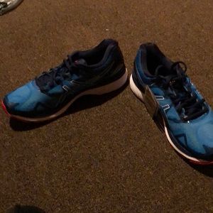 Men’s ASICS Gel Nimbus 19. Sneaker size 10.5.